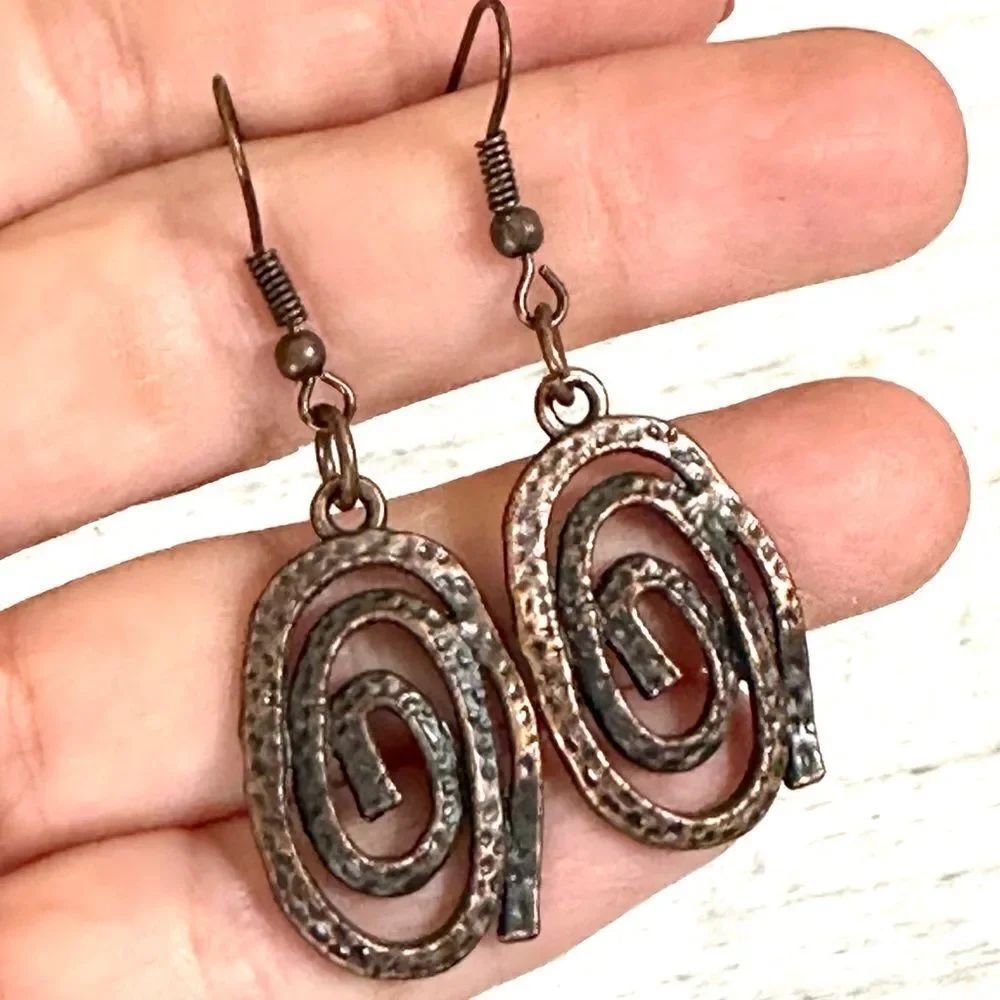 Copper hammered swirl drop earrings